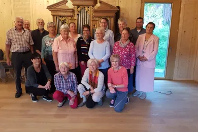 Die freiwilligen des Rotkreuz-Fahrdienstes treffen sich. 