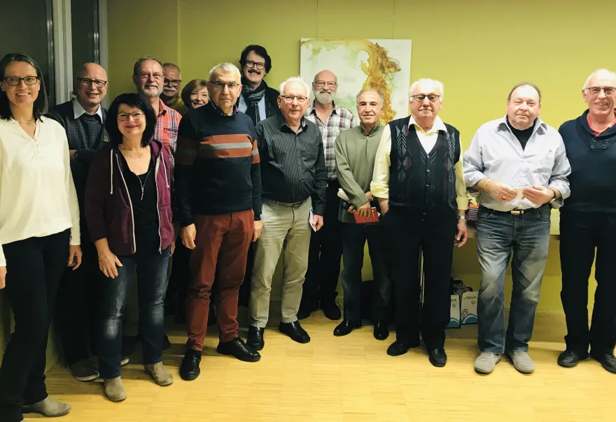 Die freiwilligen des Rotkreuz-Fahrdienstes See-Gaster treffen sich. 